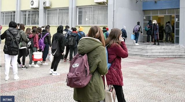 Σχολεία: Πώς, πότε και ποιοι μαθητές θα επιστρέψουν στα θρανία - Self tests ανά βδομάδα
