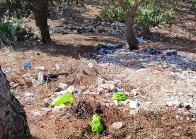 Ανεγκέφαλοι πέταξαν μπάζα στον Άγιο Λουκά