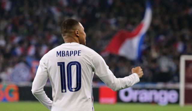 Μυθική πρόταση της Παρί Σεν Ζερμέν στον Εμπαπέ με 150 εκατ. ευρώ μπόνους υπογραφής