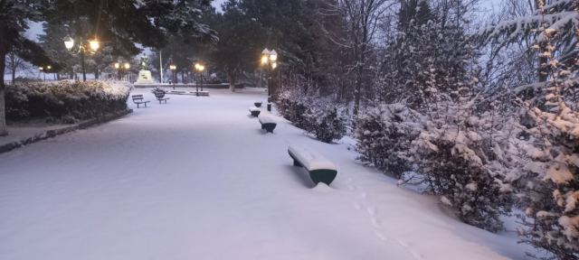 «Ποδαρικό» με χιόνι έκανε ο Μάρτιος στα ορεινά της Λάρισας (φωτ. & βίντεο)