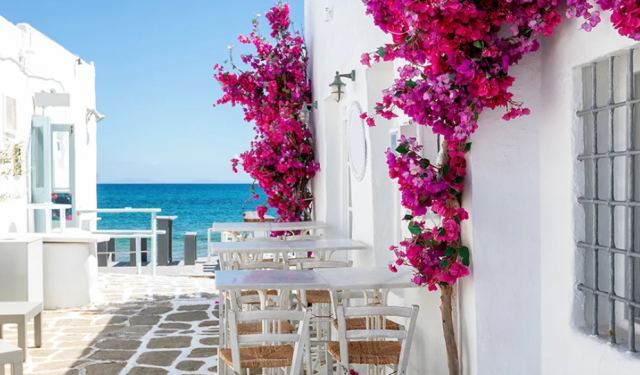 Πάρος και Μήλος «πρωταγωνιστούν» σε διεθνή ΜΜΕ