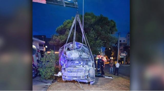 Σοκαριστικό τροχαίο στο Χαλάνδρι - Νεκρός 18χρονος