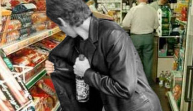 Έβαλε στο μάτι τα ποτά και βρέθηκε με χειροπέδες