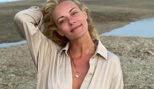 Ζέτα Μακρυπούλια: Οι αφιλτράριστες φωτογραφίες από την παραλία