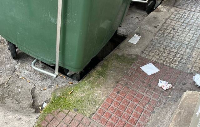 Λαμία: Έκλεψαν τη σχάρα και την τρύπα έκλεισε ο κάδος!