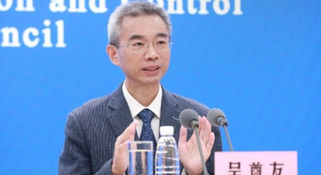 Κίνα: Πέθανε στα 60 του Κινέζος επιδημιολόγος που βρισκόταν στην πρώτη γραμμή της μάχης με τον κορωνοϊό