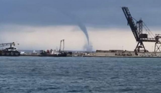 Κακοκαιρία Daniel: Υδροσίφωνας εμφανίστηκε στο Μαντούδι Ευβοίας (ΦΩΤΟ)