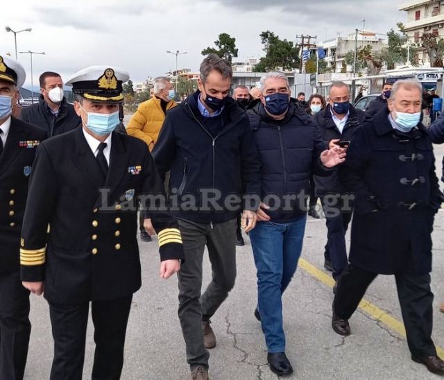 Τους ήρωες Λιμενικούς στις πυρκαγιές της Β. Εύβοιας συνεχάρη ο Πρωθυπουργός