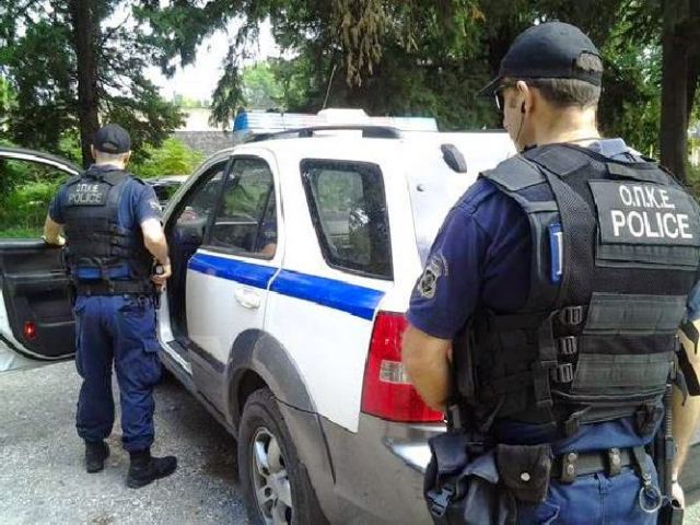 Χειροπέδες σε επικίνδυνο κακοποιό μετά από κινηματογραφική καταδίωξη