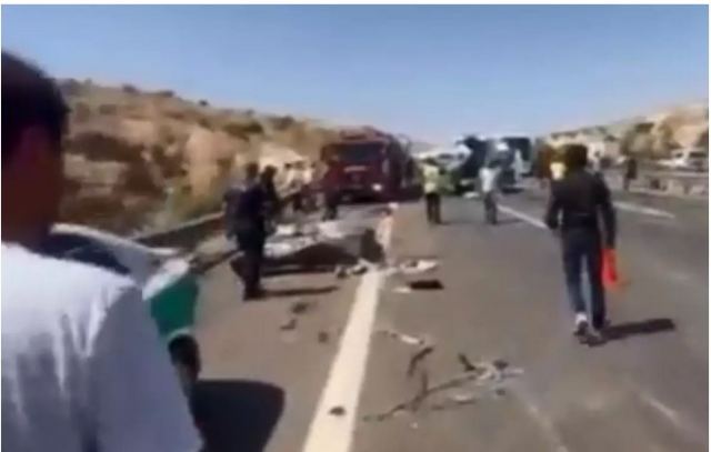 Τουρκία: Φοβερό τροχαίο με 15 νεκρούς και 22 τραυματίες – Λεωφορείο έπεσε σε ασθενοφόρο, πυροσβεστικό όχημα και πούλμαν δημοσιογράφων