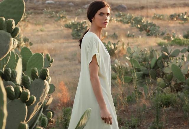 Οι αρχαίες τεχνικές που χρησιμοποιούν οι Ελληνίδες υφάντρες για να υπερασπιστούν τη βιώσιμη μόδα