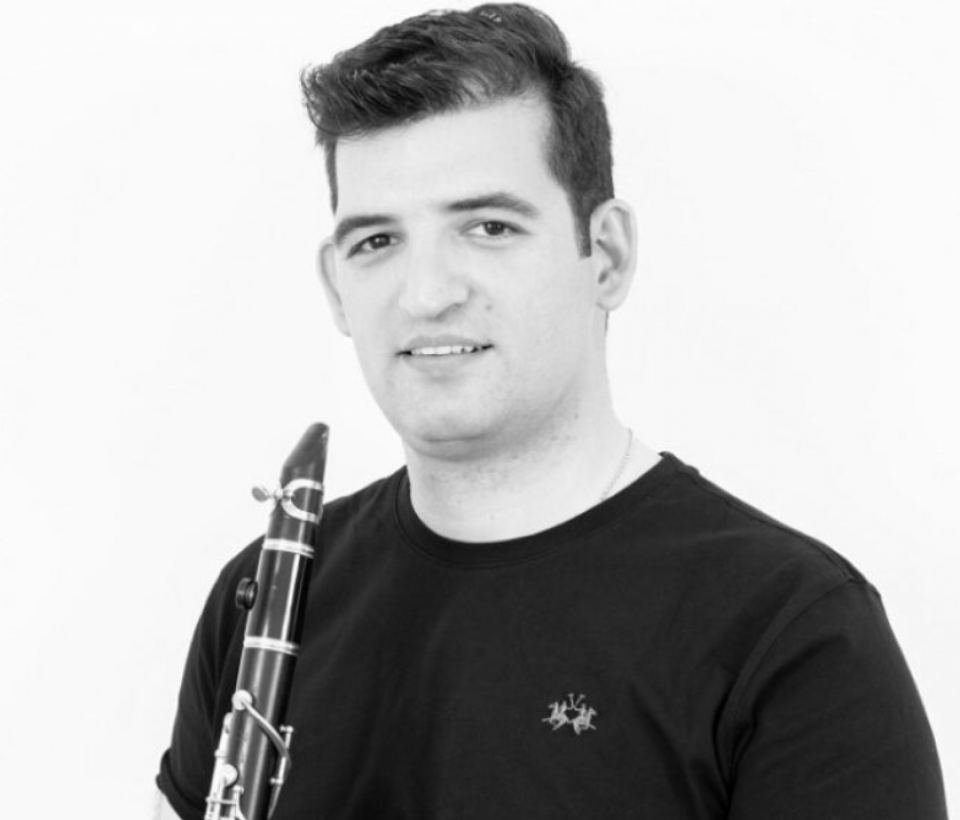 Ο Δημήτρης Κουτής και 15 γνωστοί και αγαπημένοι καλλιτέχνες σε μια ξεχωριστή συναυλία τη Δευτέρα στη “Χώρα”!