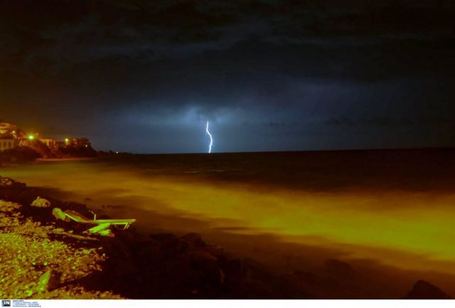 Meteo: 50.000 κεραυνοί έως τις 17:00 – Ξεπέρασε τα 100 χιλιοστά η βροχή στα ανατολικά