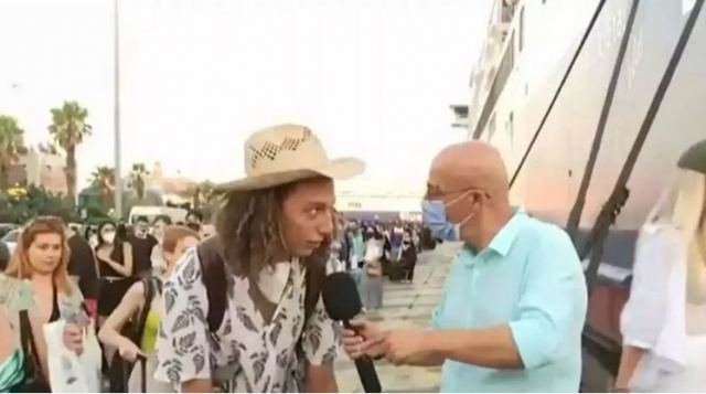 Επικός διάλογος νεαρού με Τσελίκα στον Πειραιά: Το κόλπο για να ρίχνει τα κορίτσια