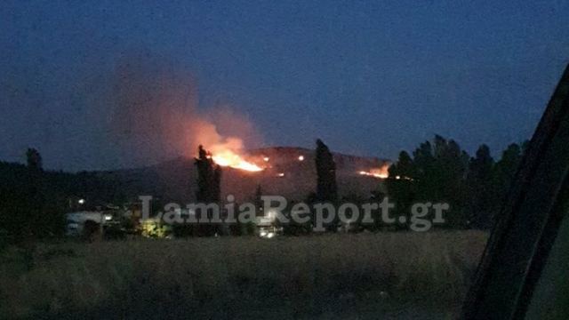 Εξακολουθεί να καίει η πυρκαγιά στο Νέο Μοναστήρι