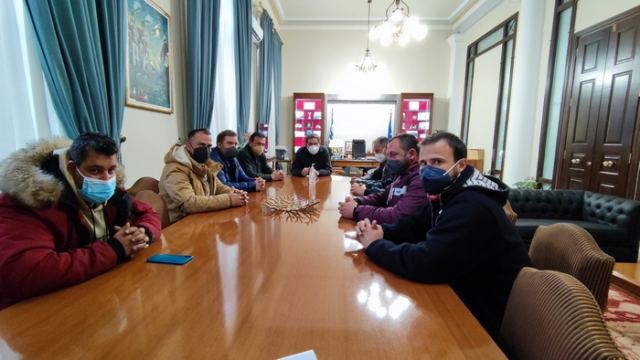 Συνάντηση Καρακάντζα με τους αγρότες του μπλόκου Αταλάντης