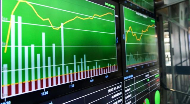 Χρηματιστήρια: «Ράλι» με φόντο την Ουκρανία – Πτώση 6% για το πετρέλαιο