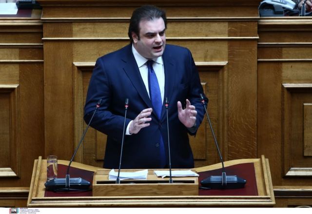 Πιερρακάκης: Πέταξαν φυλλάδια στο σπίτι του υπουργού Παιδείας - «Δεν φοβάμαι» λέει ο ίδιος