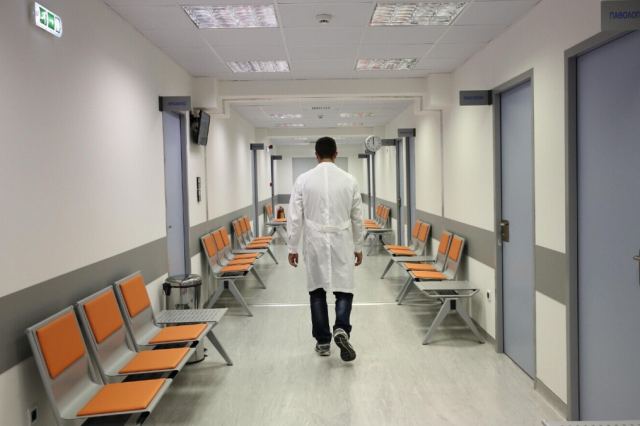 Κορωνοϊός: Στους 26 οι νεκροί, μεγάλη αύξηση στις εισαγωγές