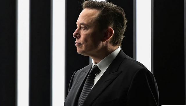 Έλον Μασκ: Αεροσυνοδός της «Space X» τον κατηγορεί για σεξουαλική παρενόχληση – Τι απαντά