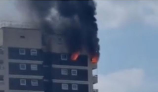 Λονδίνο: Φωτιά στον 17ο όροφο ουρανοξύστη