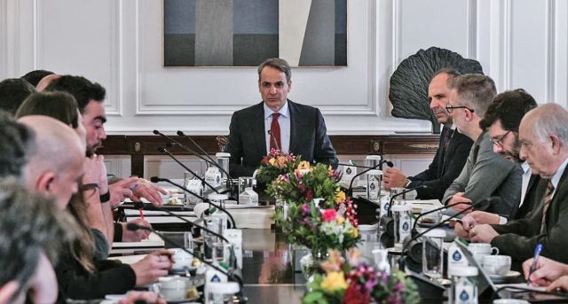 Συμφωνία κυβέρνησης - καλλιτεχνών για το μισθολογικό, μετά τη συνάντηση με Μητσοτάκη στο Μαξίμου