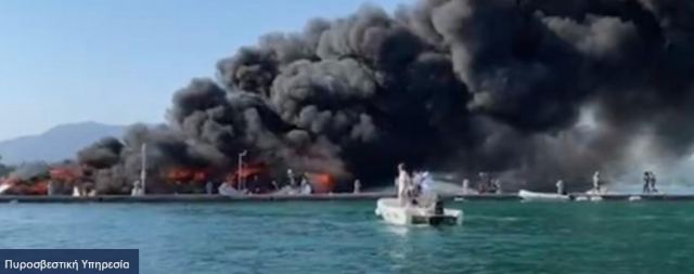 Κέρκυρα: Στις φλόγες τέσσερα ιστιοπλοϊκά σε μαρίνα - Πλωτά φράγματα για τη θαλάσσια ρύπανση (ΒΙΝΤΕΟ-ΦΩΤΟ)