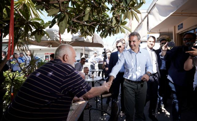 Κυριάκος Μητσοτάκης: Η περιοδεία στην Καλαμάτα και το αίτημα για… γουρουνοπούλα