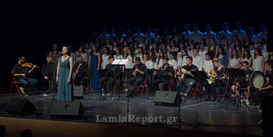 Οι μαθητές του Μουσικού Σχολείου τραγούδησαν Παραλογές, Ακριτικά και Ριζίτικα στο Δημοτικό Θέατρο