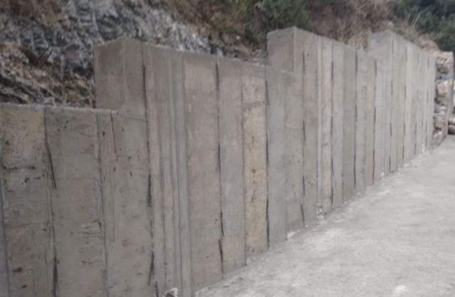 Υπεγράφη η σύμβαση για την αποκατάσταση του τοιχείου αντιστήριξης στο Τιθρώνιο