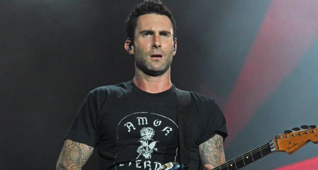 Άνταμ Λεβίν: Πέμπτη κοπέλα φέρνει στο φως τα «ένοχα» μηνύματα του τραγουδιστή