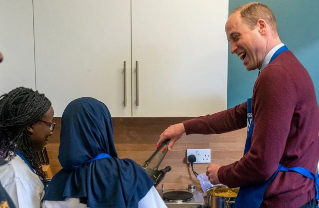 Βρετανία: «O πρίγκιπας Ουίλιαμ προτίμησε να βάλει ποδιά αντί να πάει στην κηδεία του Κωνσταντίνου» λένε οι Γερμανοί