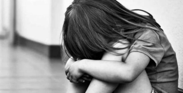 Ηράκλειο: Βίασε την 13χρονη κόρη της συντρόφου του, την ώρα που η γυναίκα γεννούσε το παιδί τους