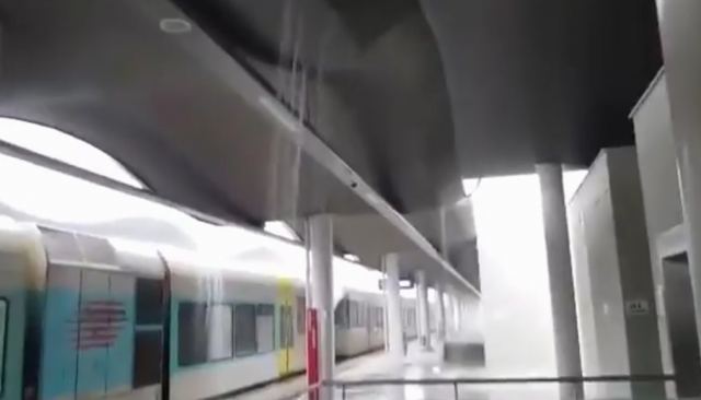 Λαμία: Μπάζει νερά ο ολοκαινούργιος ΣΣ Λιανοκλαδίου - ΒΙΝΤΕΟ