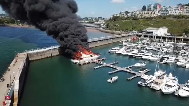 Βρετανία: Μεγάλη έκρηξη σε πολυτελές σκάφος στο λιμάνι του Ντέιβον