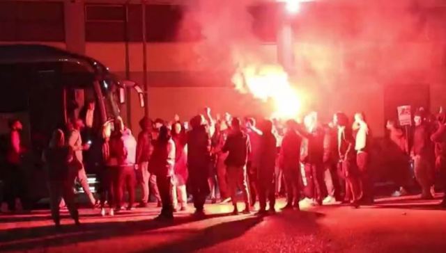 Ολυμπιακός: Θερμή υποδοχή στο ΣΕΦ μετά το ντέρμπι