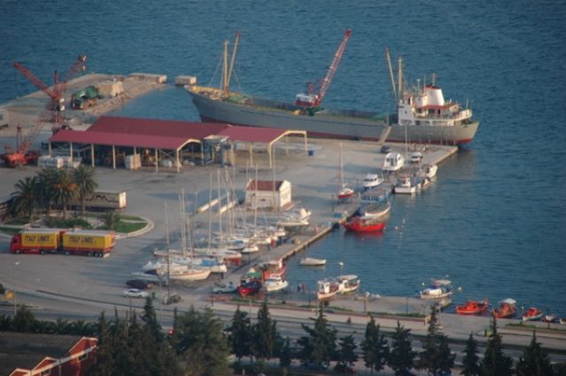 Στυλίδα: Ατύχημα στο αμπάρι - Παλέτα καταπλάκωσε λιμενεργάτη