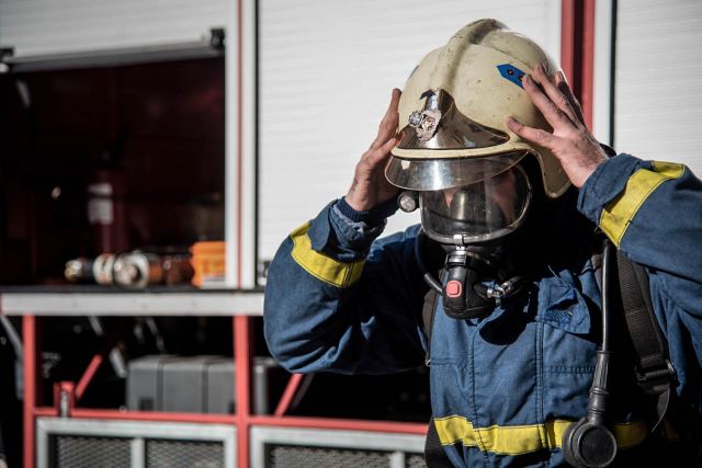 Επιχείρηση απεγκλωβισμού εργάτη στον Άγιο Νικόλαο Ευρυτανίας