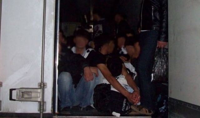 Φθιώτιδα: Κρύφτηκαν σε νταλίκα για να περάσουν στη χώρα μας