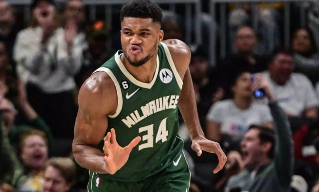 Ο Γιάννης Αντετοκούνμπο «τρέλανε» ξανά τον πλανήτη: Ρεκόρ ασίστ και tripple double στο παιχνίδι των Μπακς με τους Σπερς