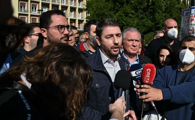 Ανδρουλάκης: Τροχονόμος ισχυρών οικονομικών συμφερόντων η κυβέρνηση