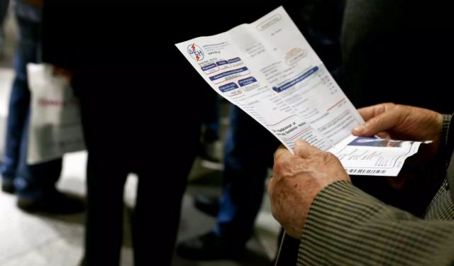 Λογαριασμοί ρεύματος: Οι τιμές ανά εταιρεία - Έρχεται παρέμβαση και για τα πάγια