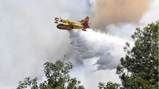Πυρκαγιά στη Ρόδο - Σηκώθηκαν 3 αεροσκάφη και 5 ελικόπτερα