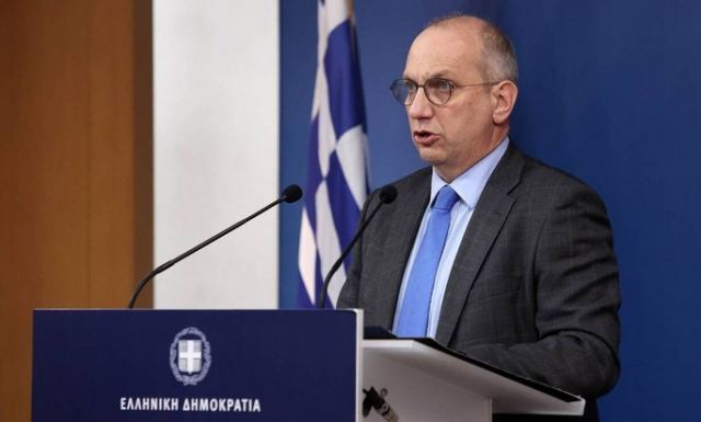 Οικονόμου για Τσίπρα: «Καπηλεύεται τις κρίσεις για προσωπικά του συμφέροντα»