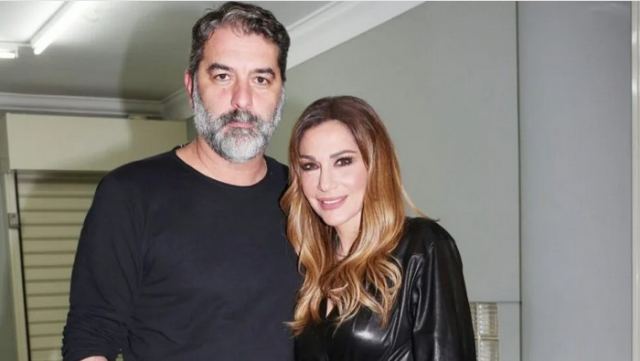 Δέσποινα Βανδή: Ο Βασίλης Μπισμπίκης την απόλαυσε επί σκηνής - Το στιγμιότυπο στo Instagram