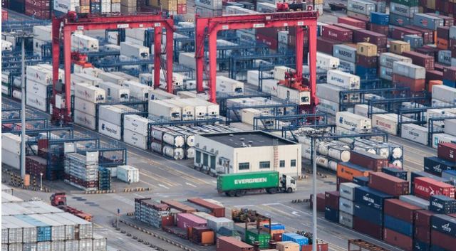 Σανγκάη: Το «έμφραγμα» στις αλυσίδες εφοδιασμού και οι τεράστιες προκλήσεις της επανεκκίνησης