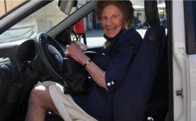 Απίστευτο κι όμως αληθινό: Δεσποινίς ετών 100 ανανέωσε το δίπλωμά της !