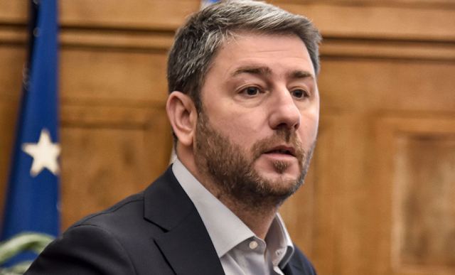 Επίθεση Ανδρουλάκη στον Τσίπρα επειδή μιμείται τον Ανδρέα Παπανδρέου