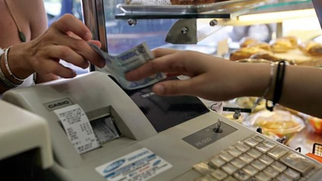 ΣΔΟΕ και ΙΚΑ «σαρώνουν» την αγορά σε Λαμία και Φθιώτιδα!