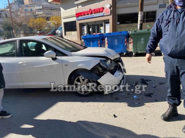 Λαμία: Τροχαίο στον κόμβο της «Άνοιξης» - Δείτε εικόνες